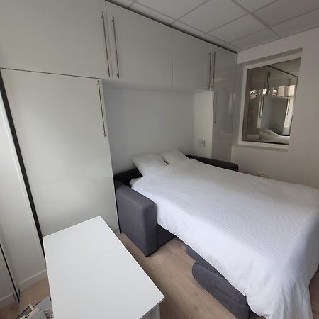 Studio Bien Equipe Au Calme A Montmartre Париж Екстериор снимка